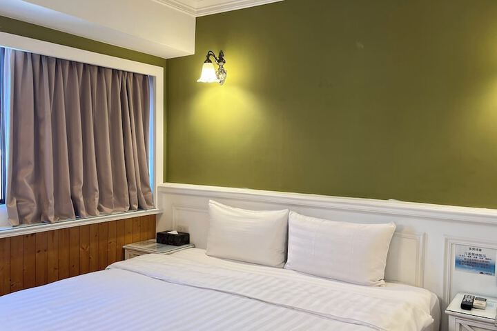 Room 18 of 26