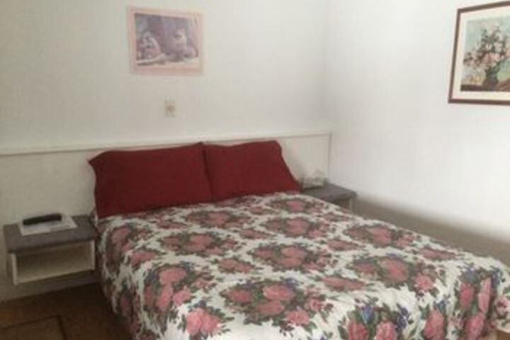 Room 7 of 25