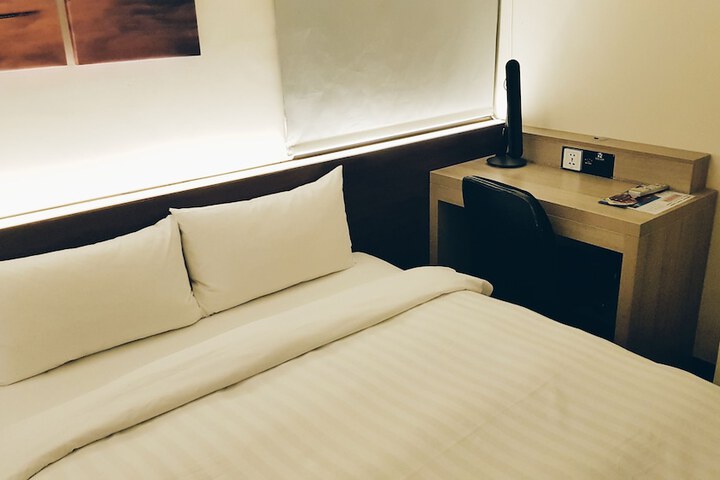 Room 25 of 39