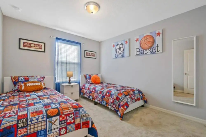 Room 5 of 15