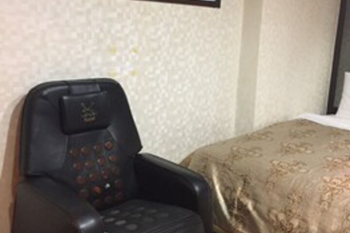 Room 10 of 14