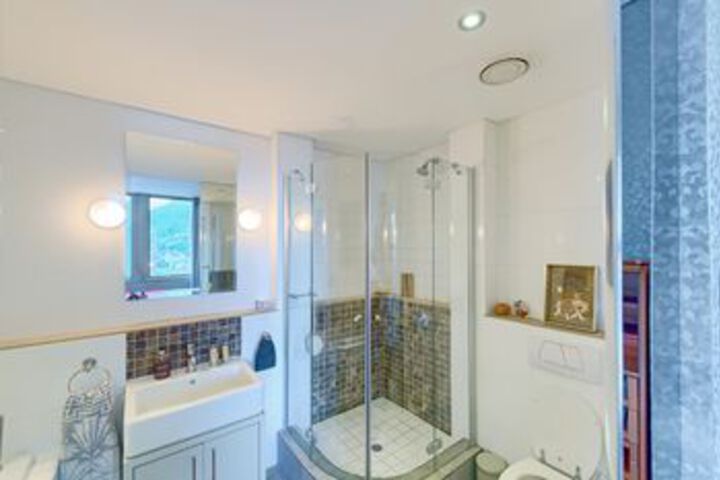 Room 4 of 23