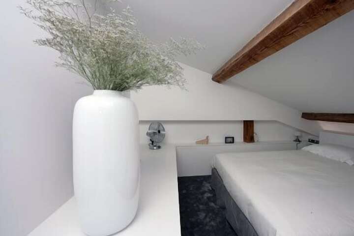 Room 9 of 40