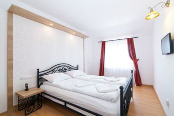 Room 15 of 25