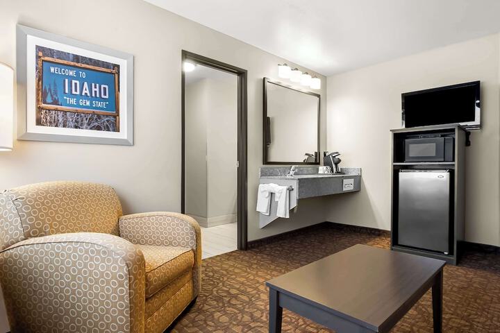 Room 10 of 63