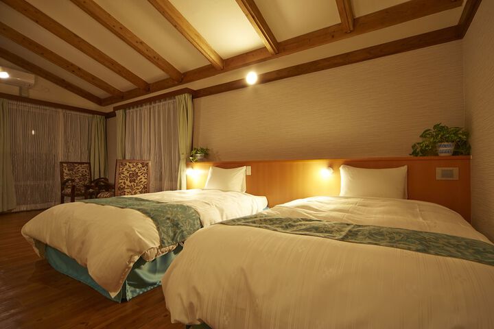 Room 9 of 65