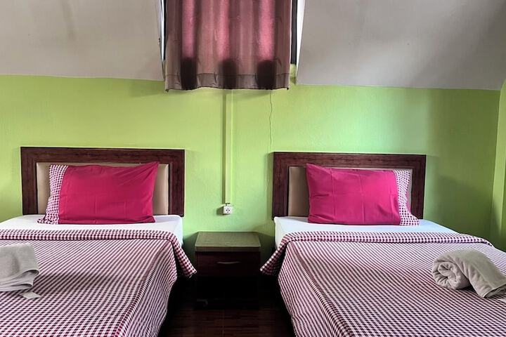 Room 13 of 90