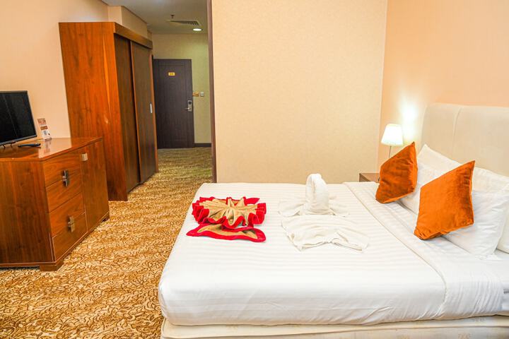 Room 8 of 32