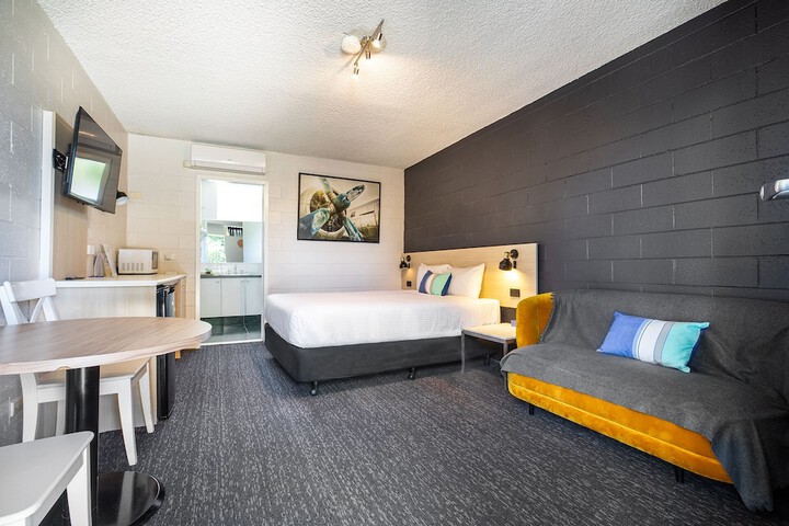 Room 13 of 37