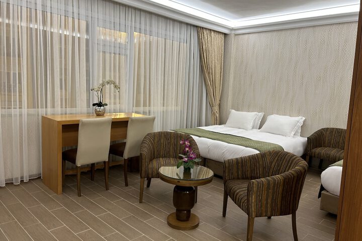 Room 3 of 95
