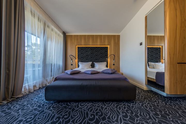 Room 19 of 158
