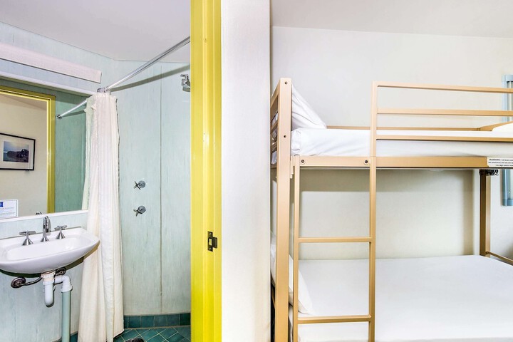Room 11 of 19