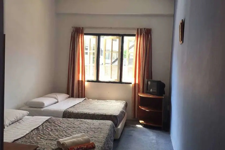 Room 2 of 2