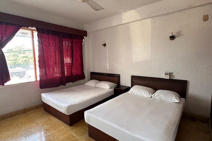 Room 6 of 11