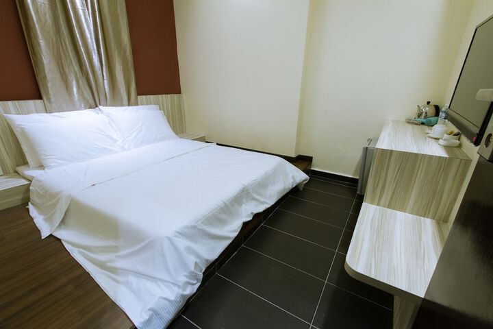 Room 8 of 15