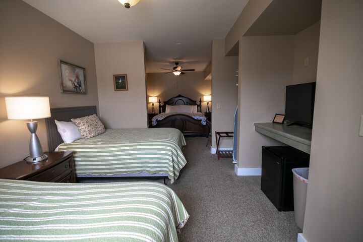 1 King Bed (32 of 40)