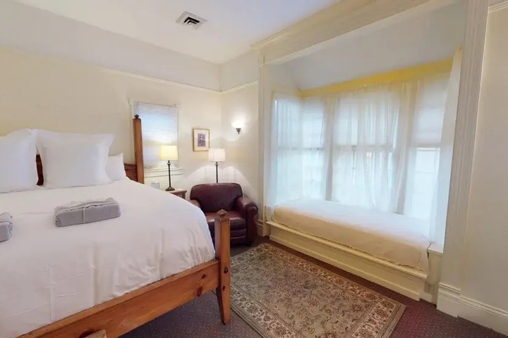 Room 2 of 11