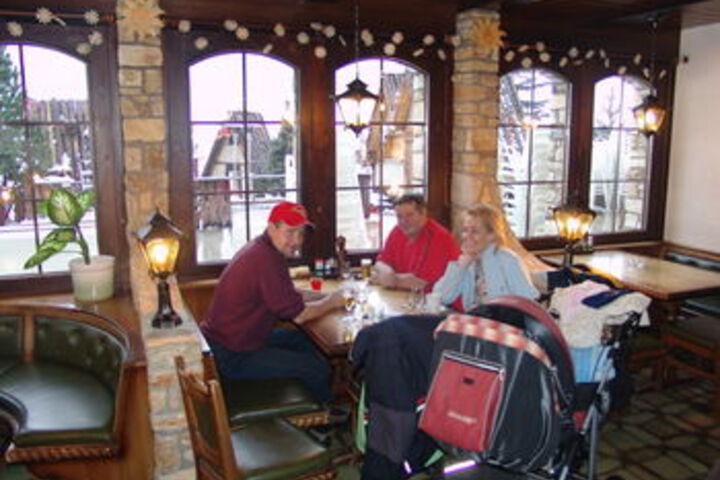Dining 15 of 19