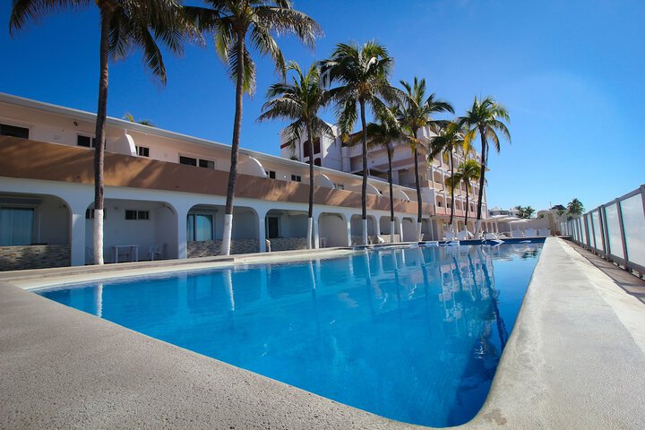 Hotel Pool