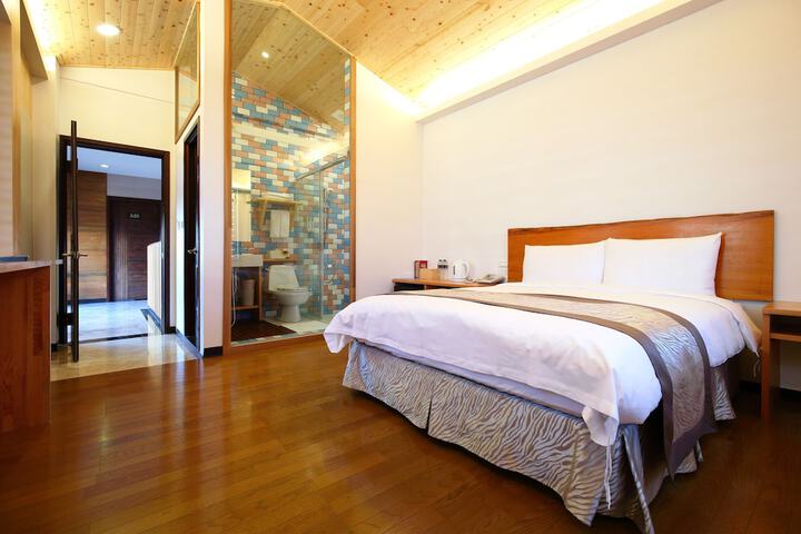 Room 3 of 41