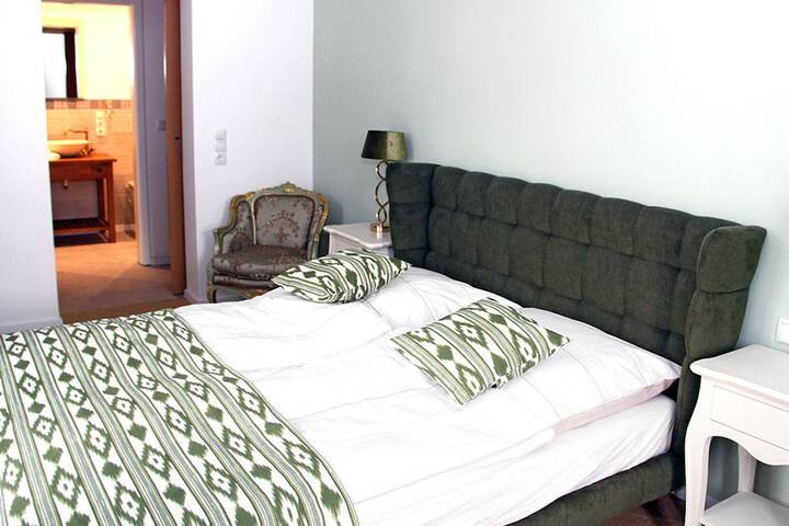 Room 6 of 63