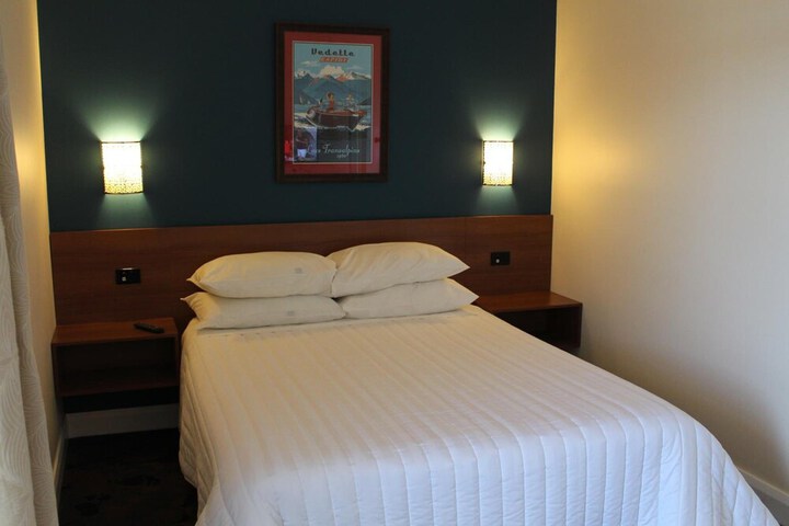 Room 6 of 60