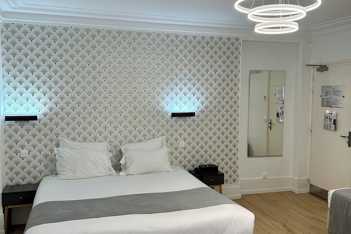 Room 42 of 85