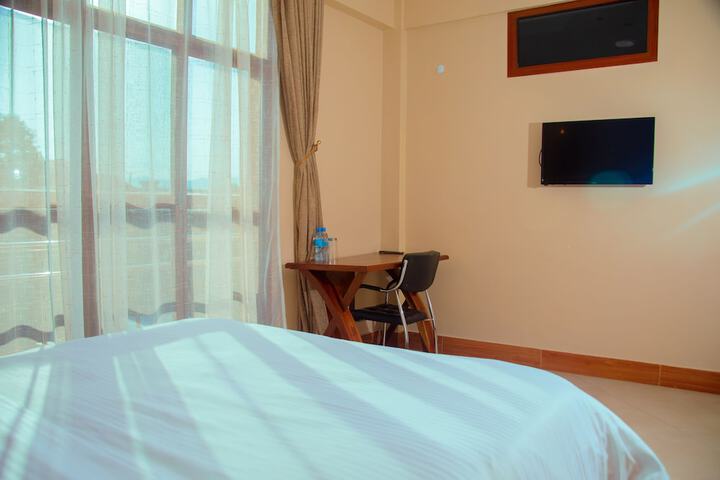 Room 5 of 32