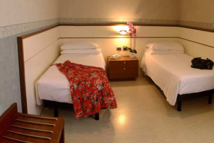 Room 3 of 35
