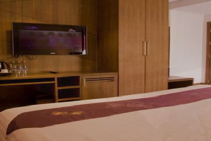 Room 4 of 25