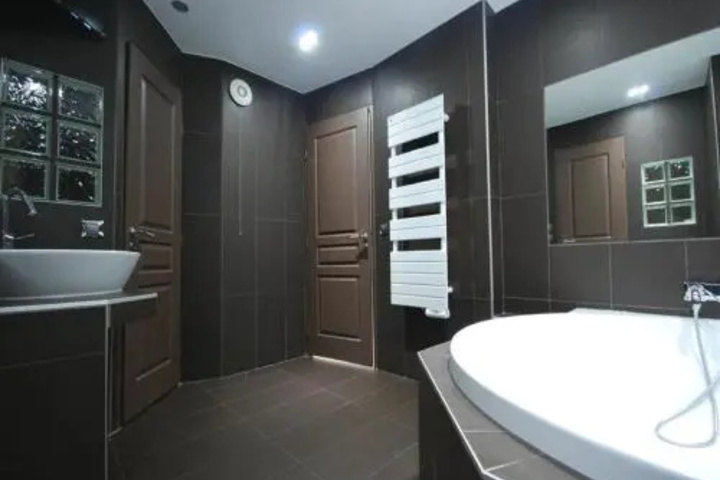 Room 8 of 11