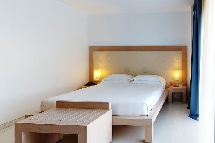 Room 48 of 94