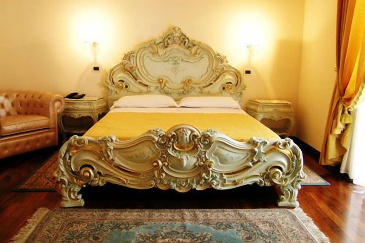 Room 7 of 36