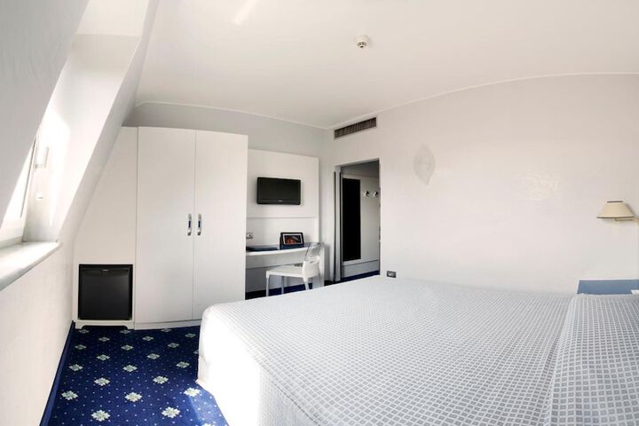 Room 18 of 73