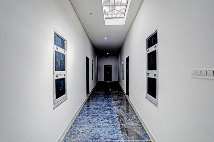Hotel O Shyam