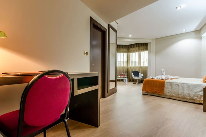 Room 8 of 22