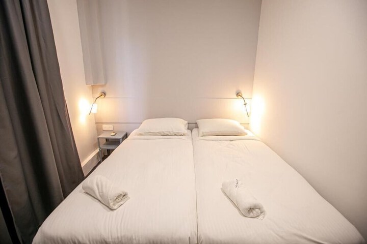 Room 10 of 45
