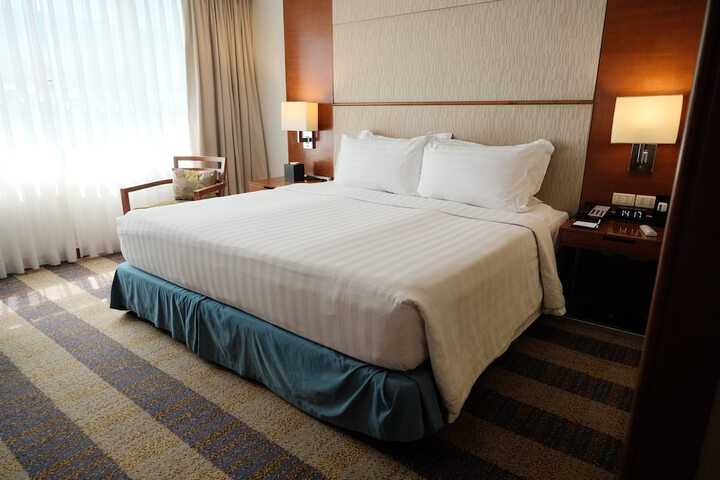 Room 4 of 90