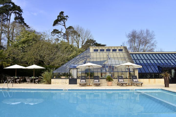 Hotel with Pool