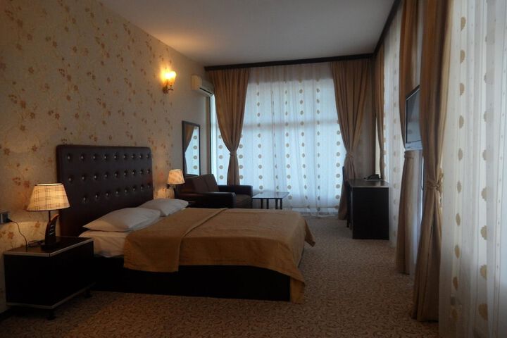 Room 10 of 26