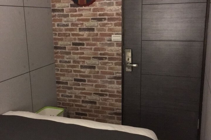 Room 11 of 48