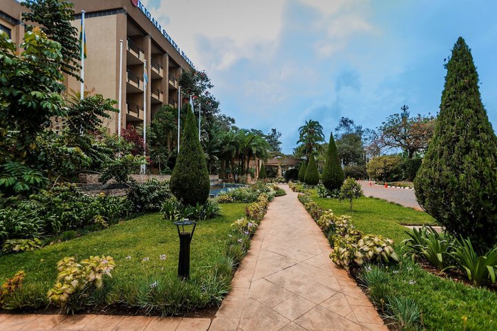 Hotel Exterior 85 of 89