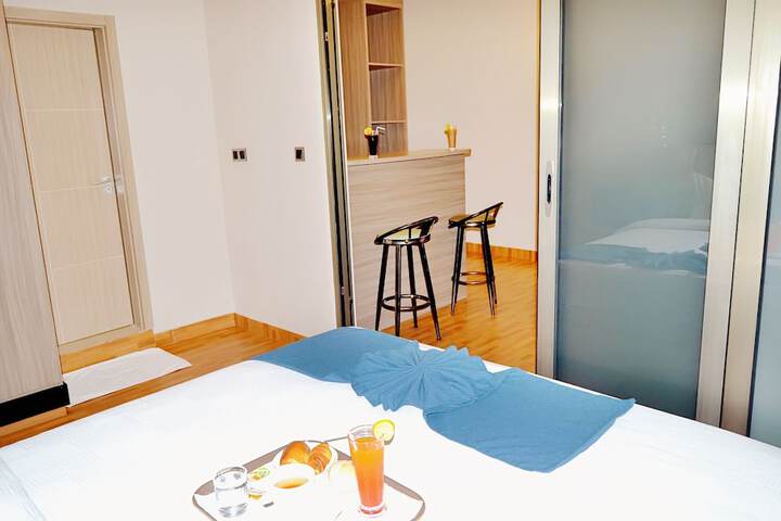 Room 9 of 32
