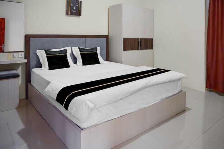 Room 9 of 25