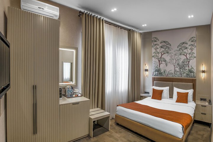 Room 14 of 30