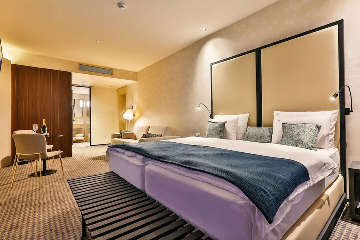 Room 16 of 55