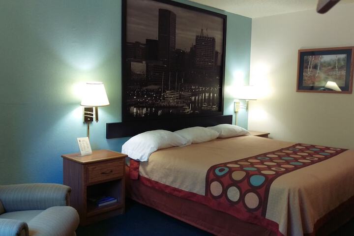 1 King Bed (1 of 10)