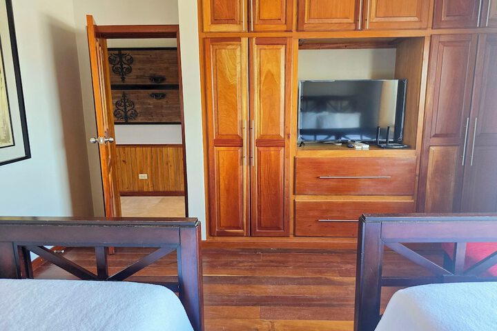 Room 34 of 927
