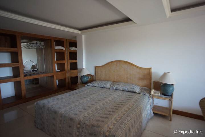 Room 10 of 52