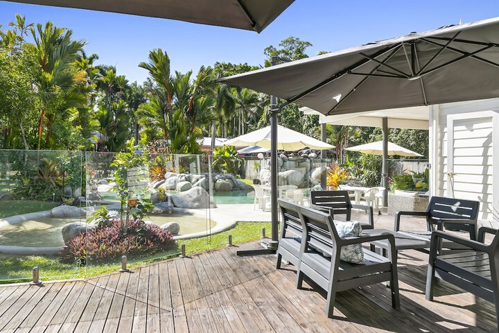 Sundeck 42 of 44
